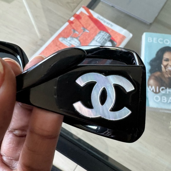 Authentic Chanel Sunglasses Pearlized CC - Picture 3 of 9